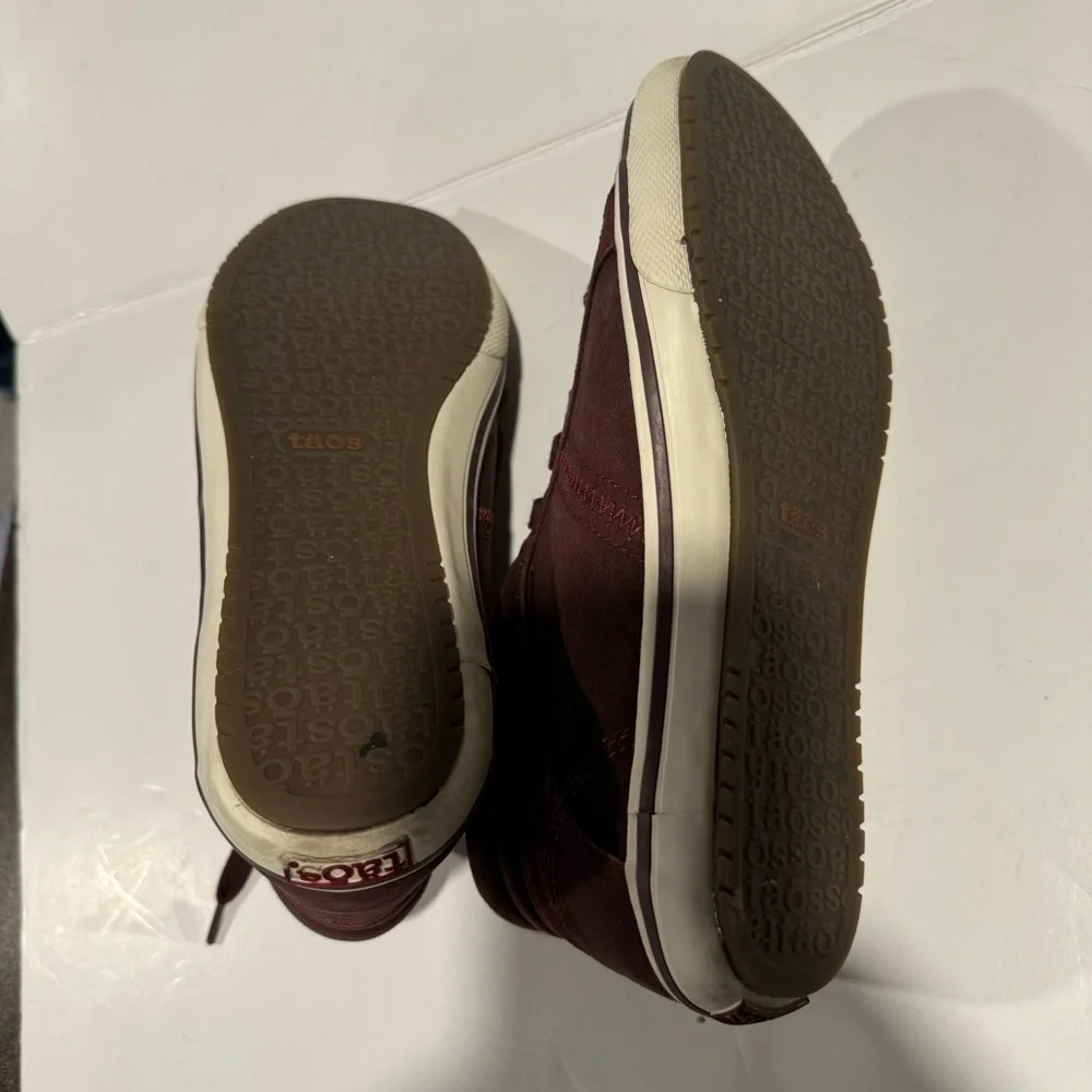 Taos Top Star Distressed Bordeaux Sneaker Size 7.5